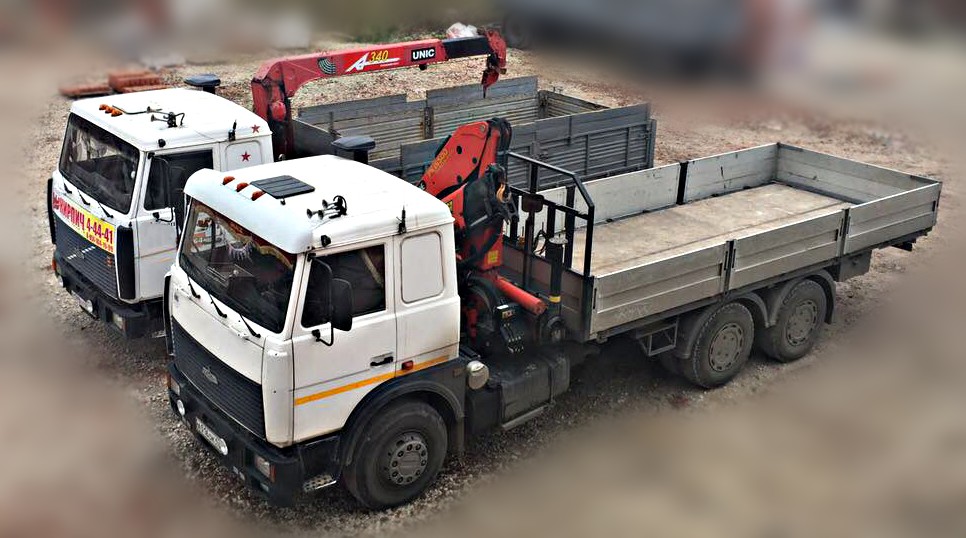 Доставка кирпича до места стройки